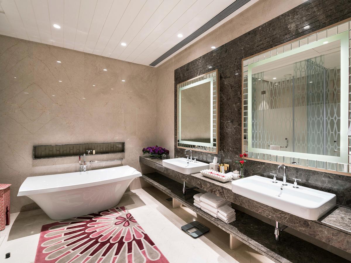 Präsidentensuite mit Frühstück, Flughafentransfer (Hin- und Rückfahrt), abendlichen Cocktailstunden und Nachmittagstee
